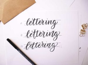 apprendre le bounce lettering - calligraphie - calligraphique