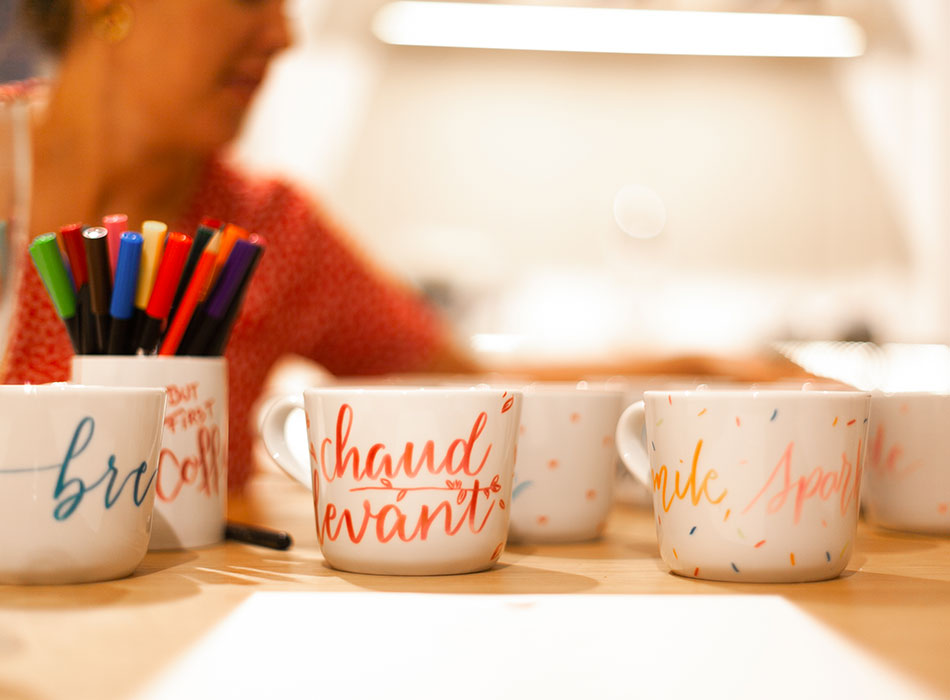 calligraphie sur mugs – bobbies Calligraphique