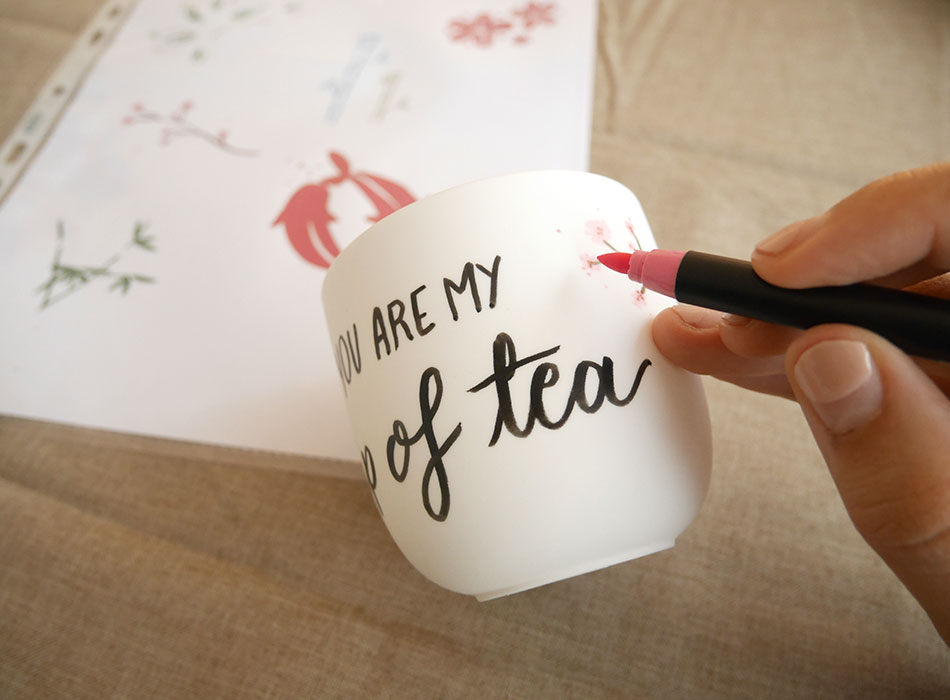 calligraphie sur tasse Tetley – Calligraphique